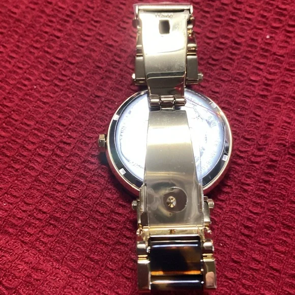 ❤️MICHAEL KORS GOLD TONED ❤️WITH TORTOISE SHELL BAND AND RHINESTONES❤️ - Picture 3 of 4